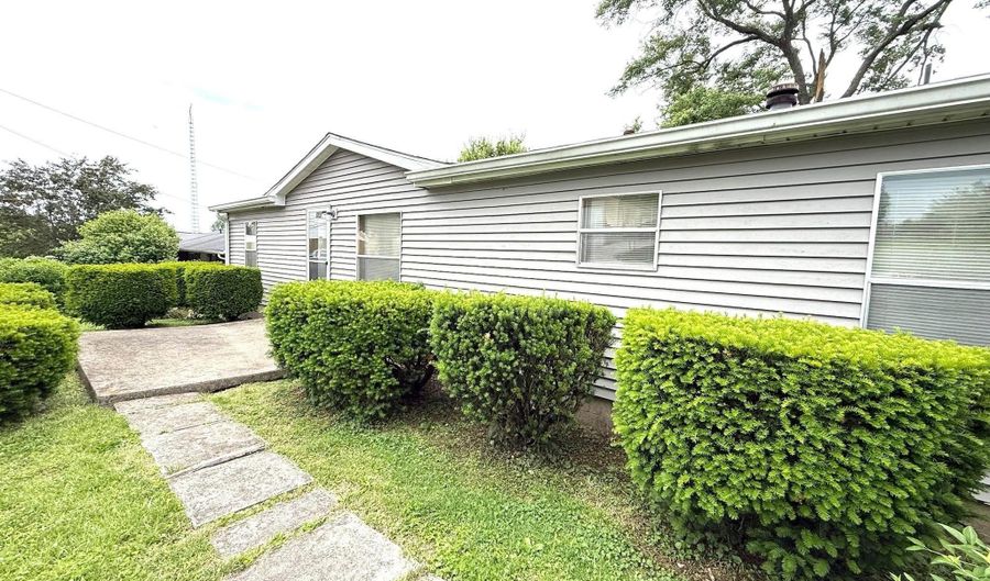 1804 32nd St, Bedford, IN 47421 - 3 Beds, 2 Bath