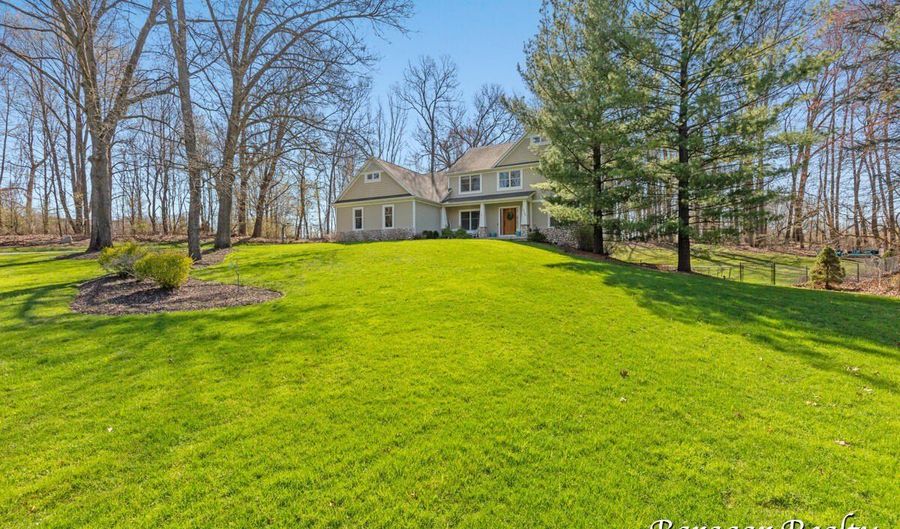 8790 Laurel Ridge Dr SE, Alto, MI 49302 - 5 Beds, 5 Bath