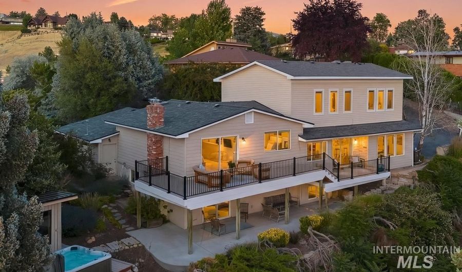 130 W Horizon Dr, Boise, ID 83702 - 5 Beds, 5 Bath