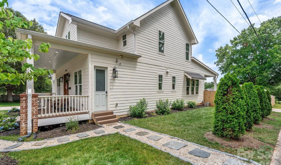 2800 Hilliard Dr, Charlotte, NC 28205 - 5 Beds, 4 Bath
