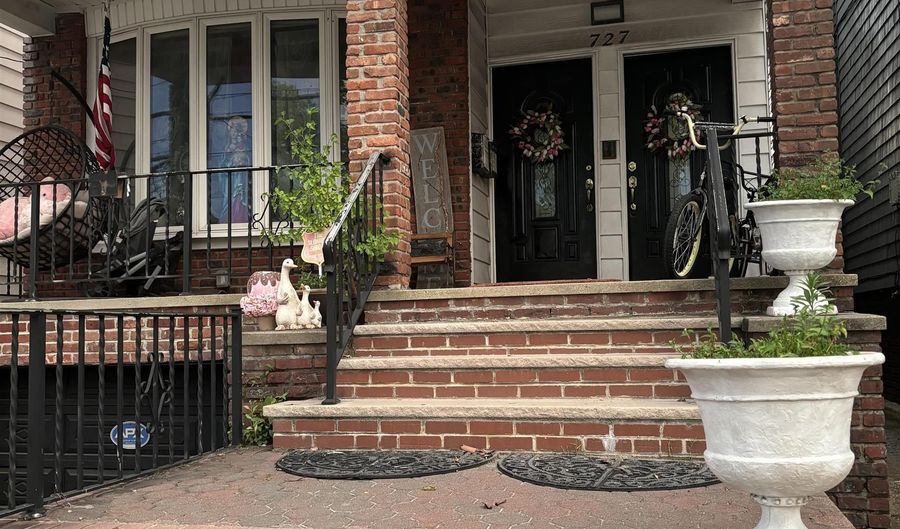 727 KENNEDY Blvd, Bayonne, NJ 07002 - 3 Beds, 1 Bath