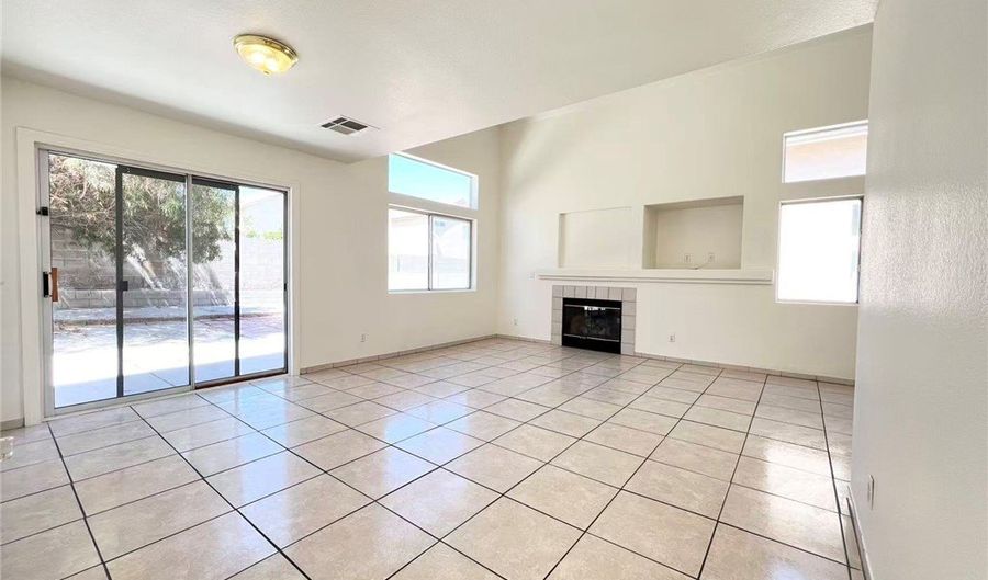 8284 W Rochelle Ave, Las Vegas, NV 89147 - 4 Beds, 3 Bath