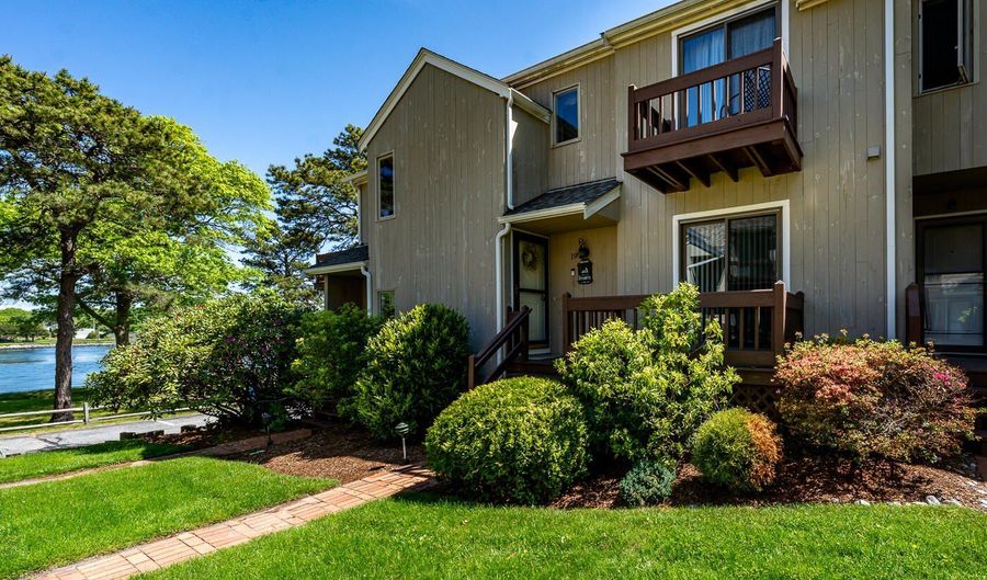 17 Ships Way, Bourne, MA 02532 - 2 Beds, 3 Bath