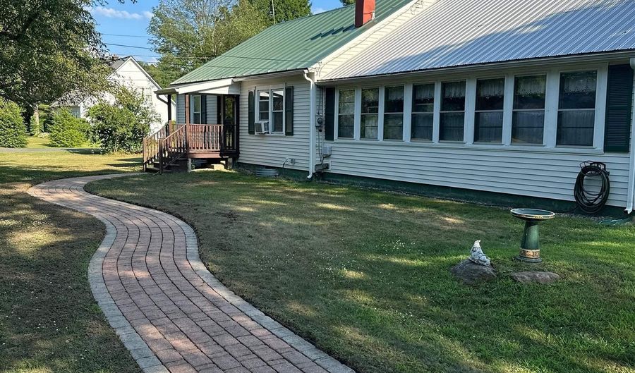 63 Riverview Dr, Charlestown, NH 03603 - 3 Beds, 2 Bath