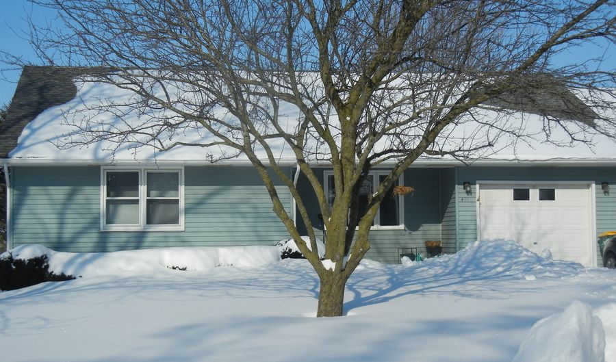 401 Maple Ave, Maple Park, IL 60151 - 3 Beds, 2 Bath