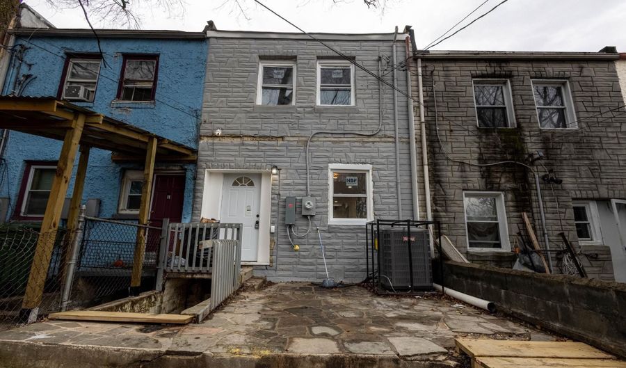 3905 8TH St, Baltimore, MD 21225 - 4 Beds, 2 Bath