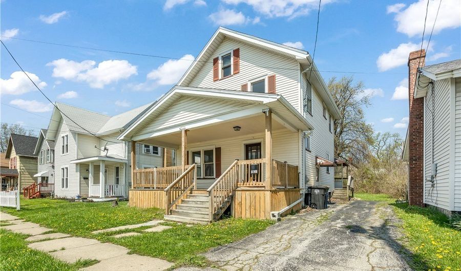 1631 W 8th St, Ashtabula, OH 44004 - 3 Beds, 2 Bath