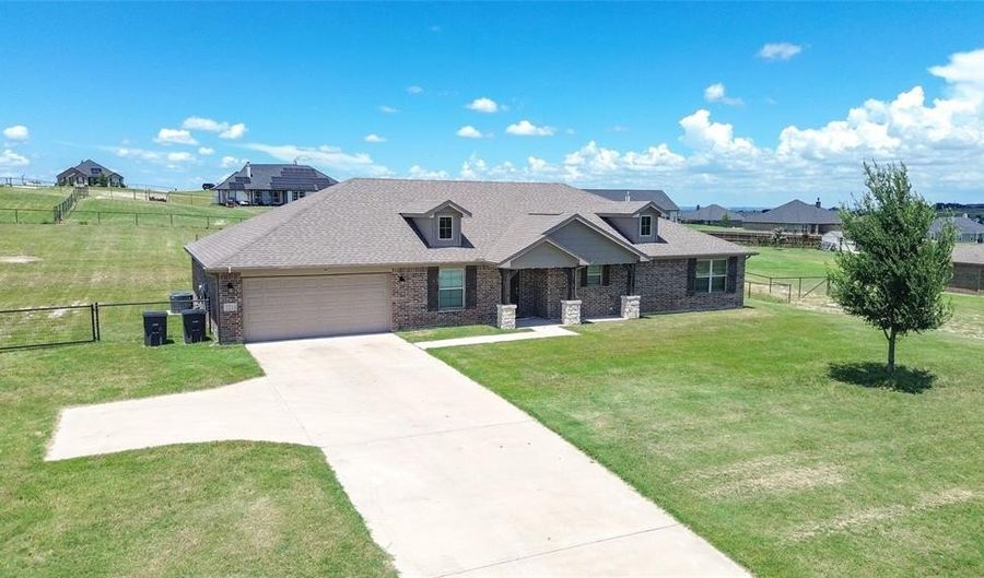 7211 Veal Station Rd, Weatherford, TX 76085 - 4 Beds, 2 Bath