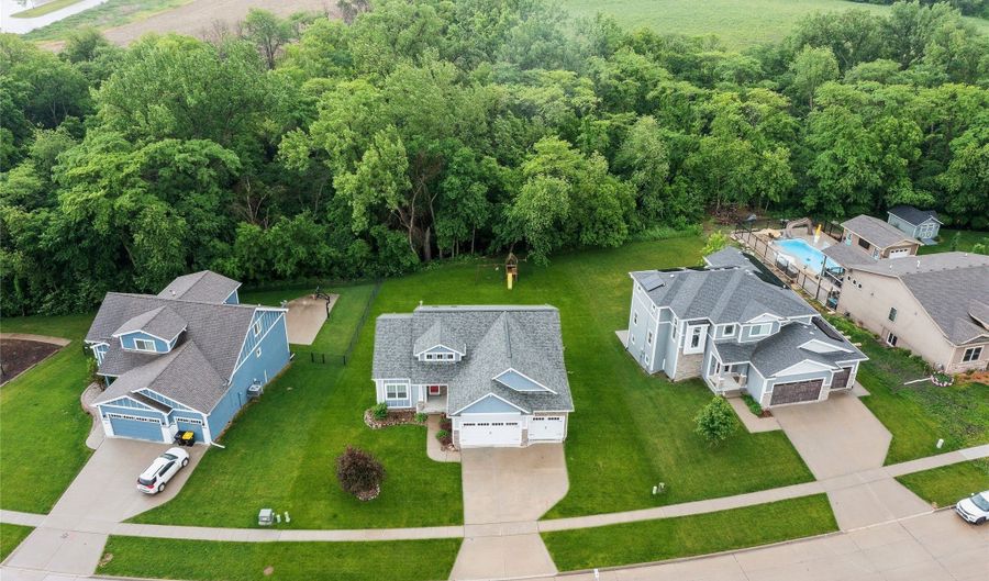 903 Baileys Grove Dr, Adel, IA 50003 - 5 Beds, 3 Bath