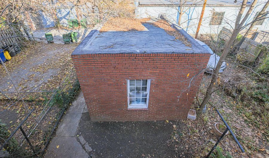 342 E UNIVERSITY Pkwy, Baltimore, MD 21218 - 4 Beds, 3 Bath