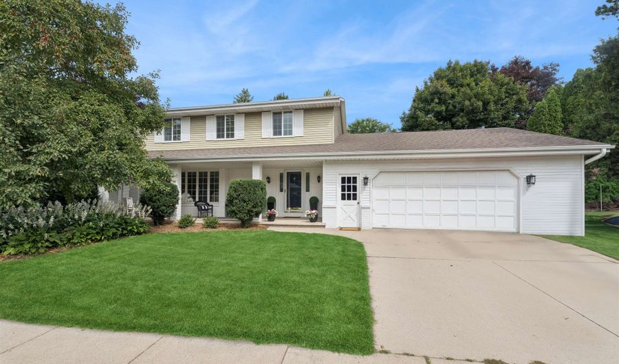 844 E SUNSET Ave, Appleton, WI 54911 - 4 Beds, 3 Bath