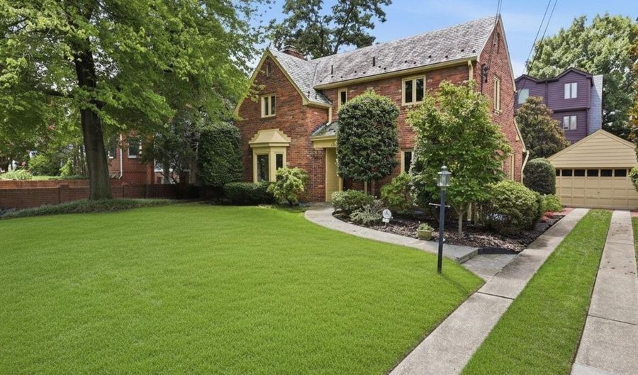 2620 FORT SCOTT Dr, Arlington, VA 22202 - 3 Beds, 4 Bath
