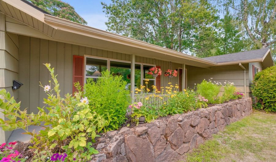 6885 SW PRINCESS Ave, Beaverton, OR 97008 - 4 Beds, 2 Bath