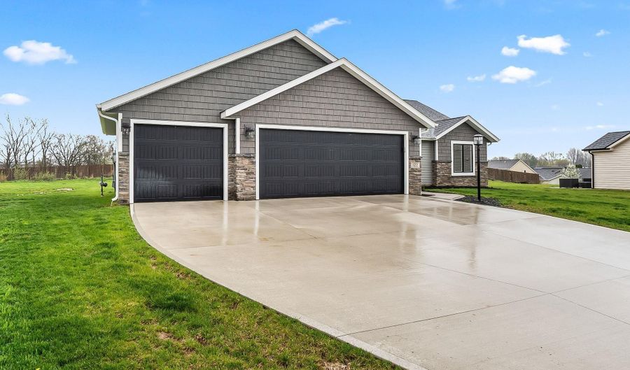 122 Sunset Dr, Avilla, IN 46710 - 3 Beds, 2 Bath
