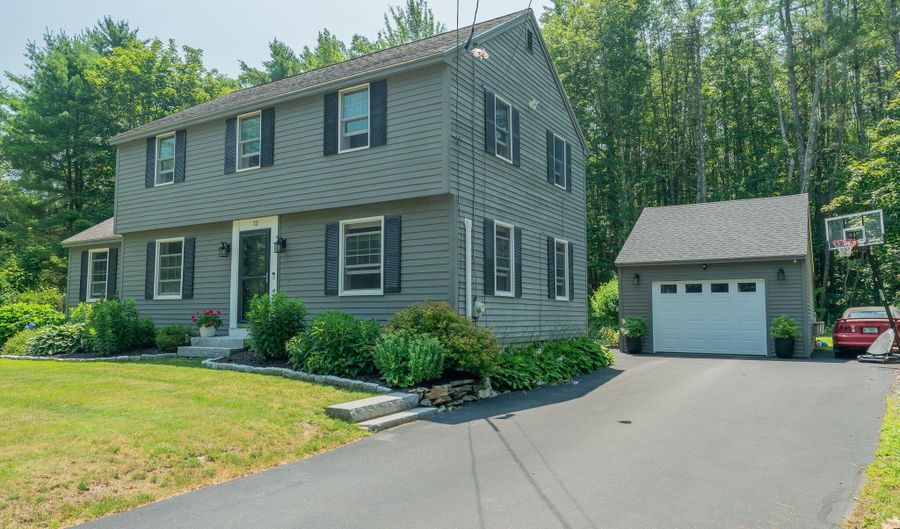 32 Pleasant Hill Rd, Falmouth, ME 04105 - 4 Beds, 2 Bath