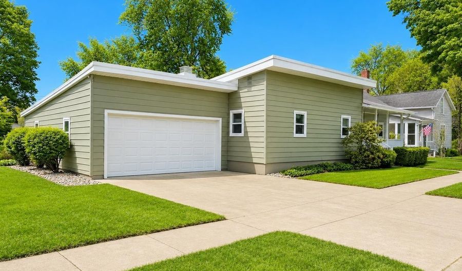 125 Washington St, Auburn, IN 46706 - 3 Beds, 1 Bath