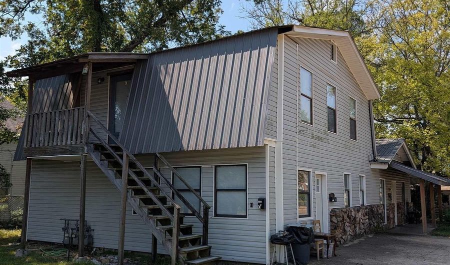 1103 Caddo St, Arkadelphia, AR 71923 - 6 Beds, 4 Bath