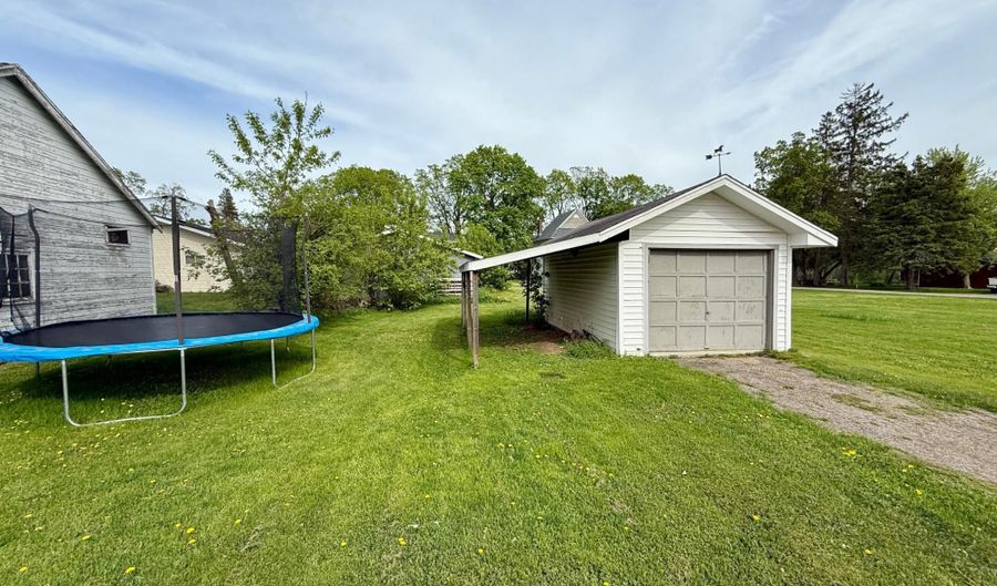 325 HUDSON St, Antigo, WI 54409 - 3 Beds, 2 Bath