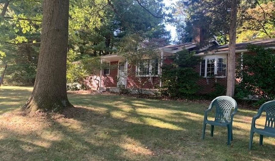 1694 CEDAR TOP Rd, Reading, PA 19607 - 3 Beds, 2 Bath