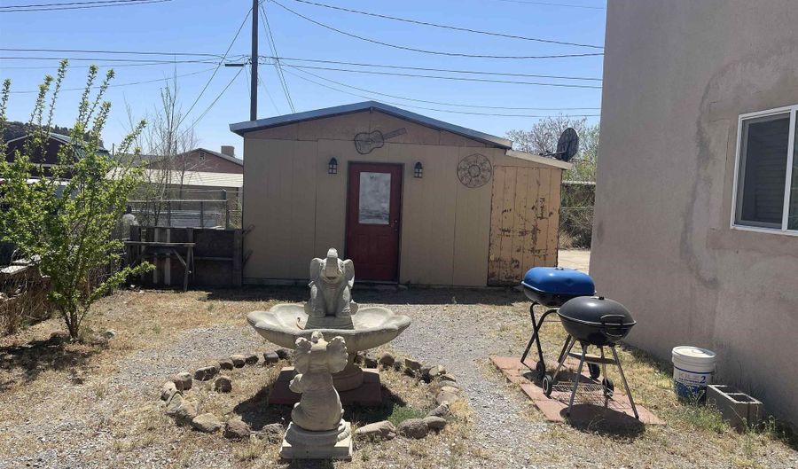 304 Stewart St, Bayard, NM 88023 - 3 Beds, 2 Bath