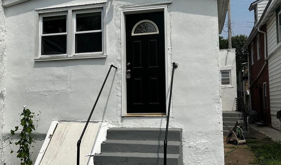 272 W MAPLE B (REAR), Ambler, PA 19002 - 4 Beds, 2 Bath