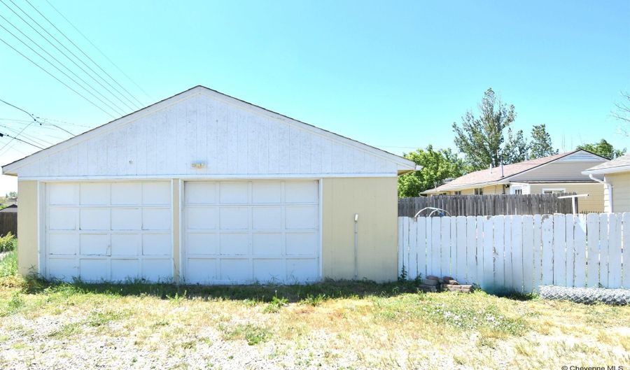 233 HYNDS Ave, Cheyenne, WY 82007 - 3 Beds, 2 Bath