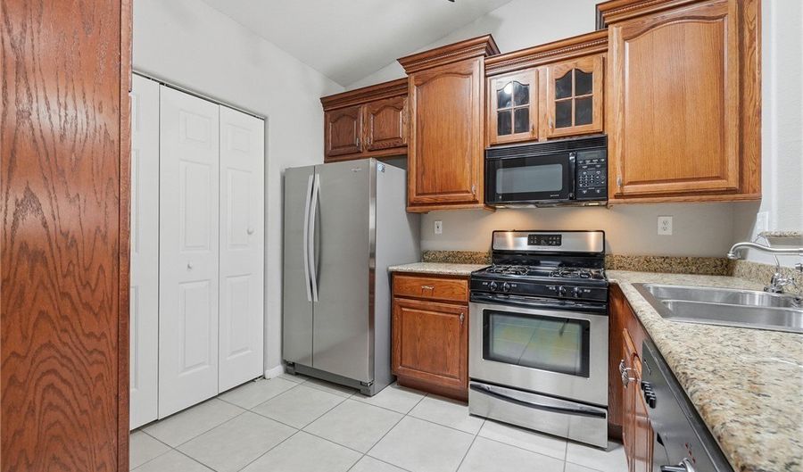 379 Blanca Springs Dr, Henderson, NV 89014 - 2 Beds, 2 Bath
