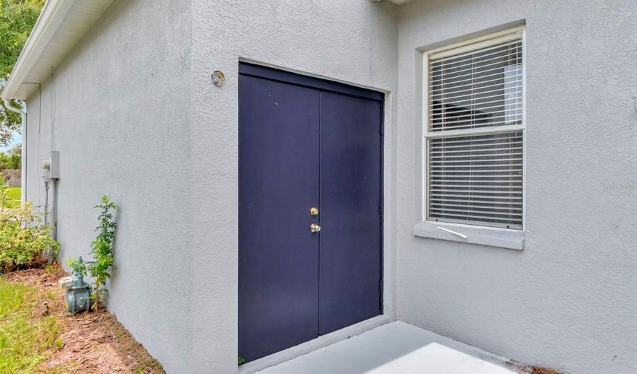 6813 REGENTS VILLAGE Way, Apollo Beach, FL 33572 - 4 Beds, 3 Bath