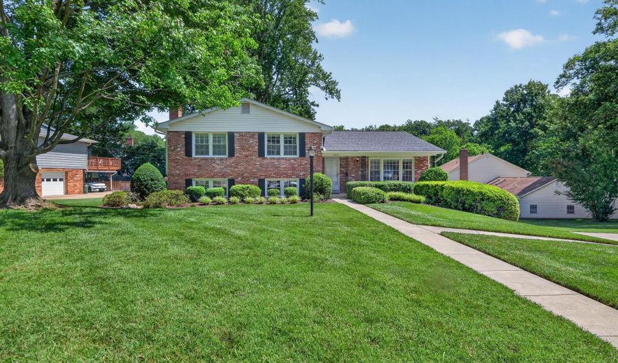 8024 GARLOT Dr, Annandale, VA 22003 - 5 Beds, 3 Bath