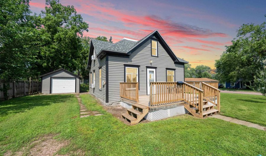 411 N 6th St, Beresford, SD 57004 - 3 Beds, 1 Bath