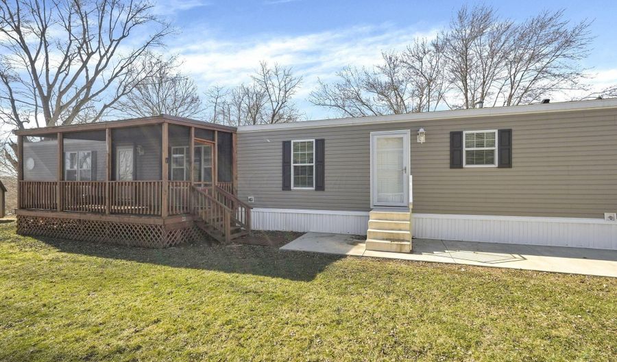 22 Skyline Dr, Ashville, OH 43103 - 3 Beds, 2 Bath