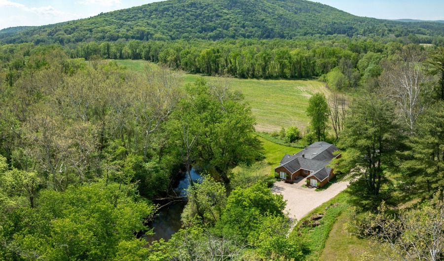 15 Belden St, Canaan, CT 06031 - 3 Beds, 4 Bath