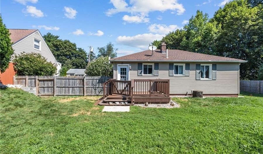 9 Kitchener Rd, Johnston, RI 02919 - 2 Beds, 1 Bath