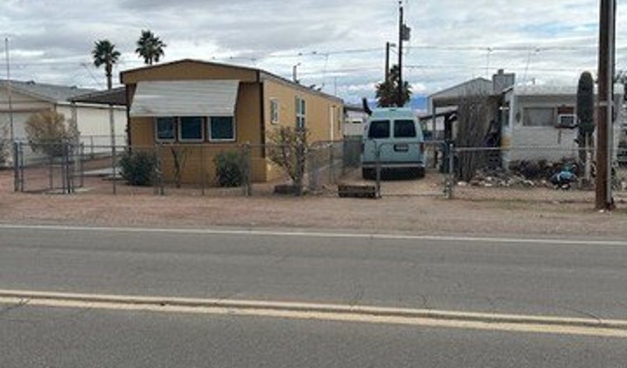 2092 Clearwater Dr, Bullhead City, AZ 86442 - 2 Beds, 1 Bath