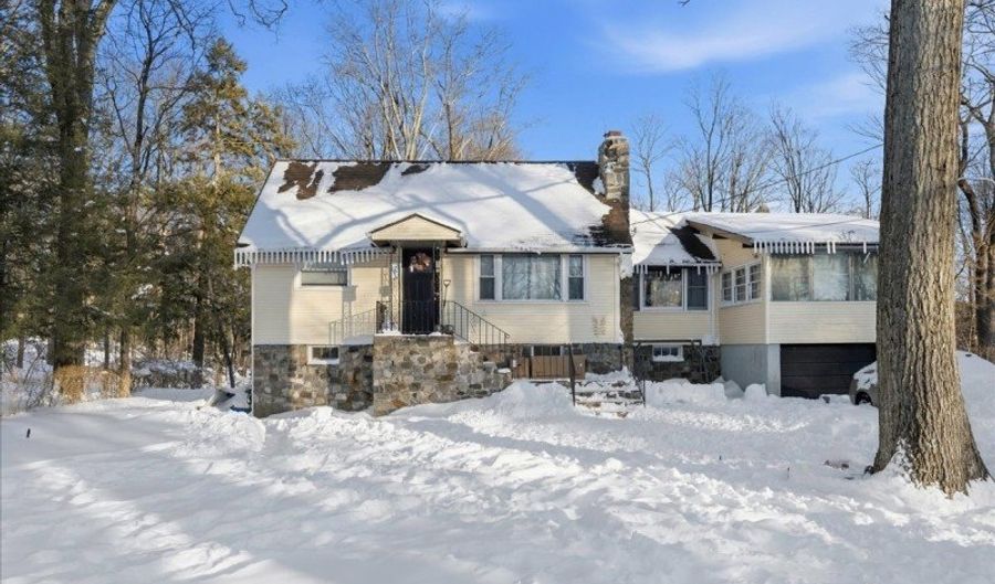 407 Diggles Pl, Alloway, NJ 07422 - 2 Beds, 1 Bath