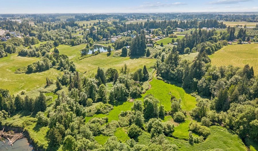 22016 AIRPORT Rd NE, Aurora, OR 97002 - 3 Beds, 3 Bath