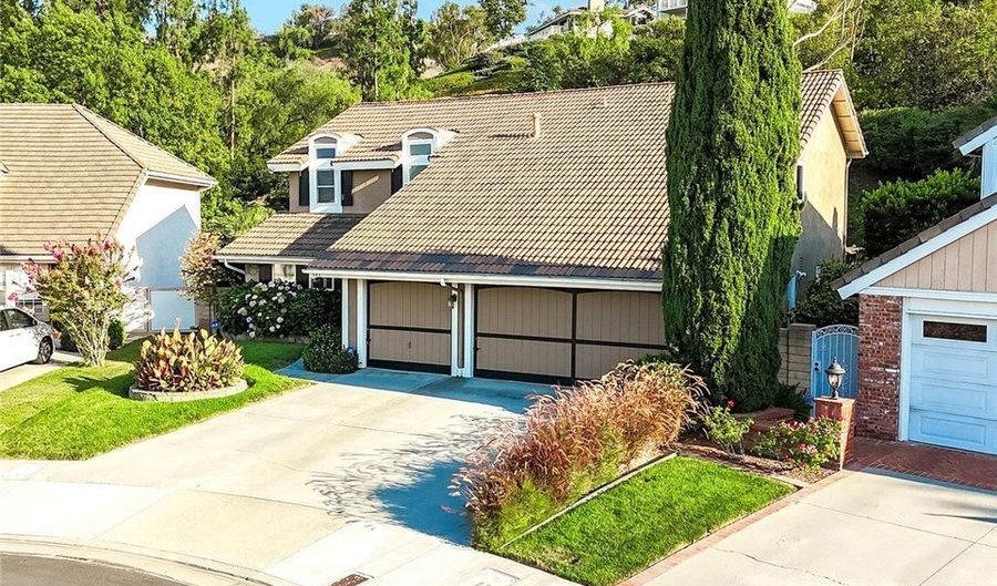 595 S Avenida Faro, Anaheim, CA 92807 - 4 Beds, 3 Bath
