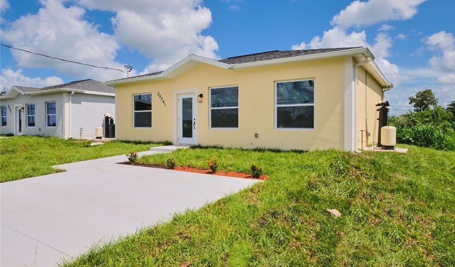 23041 Roundtree Ave E, Alva, FL 33920 - 2 Beds, 2 Bath
