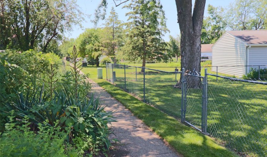 506 12th Ave NW, Altoona, IA 50009 - 3 Beds, 2 Bath