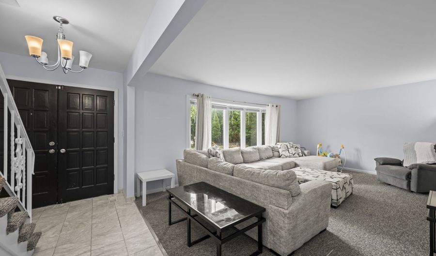 815 E Hintz Rd, Arlington Heights, IL 60004 - 4 Beds, 3 Bath