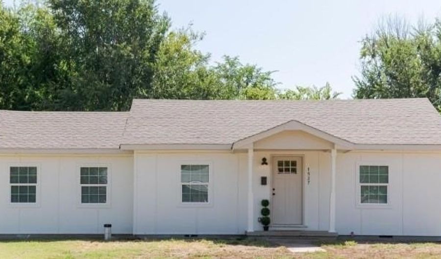 1527 S 6th St, Chickasha, OK 73018 - 3 Beds, 2 Bath