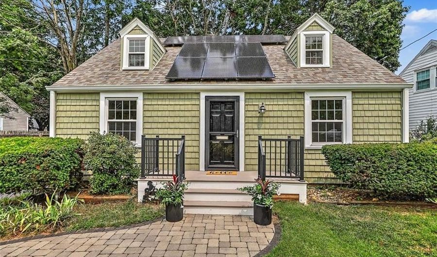 88 Nichols Rd, North Kingstown, RI 02852 - 3 Beds, 1 Bath