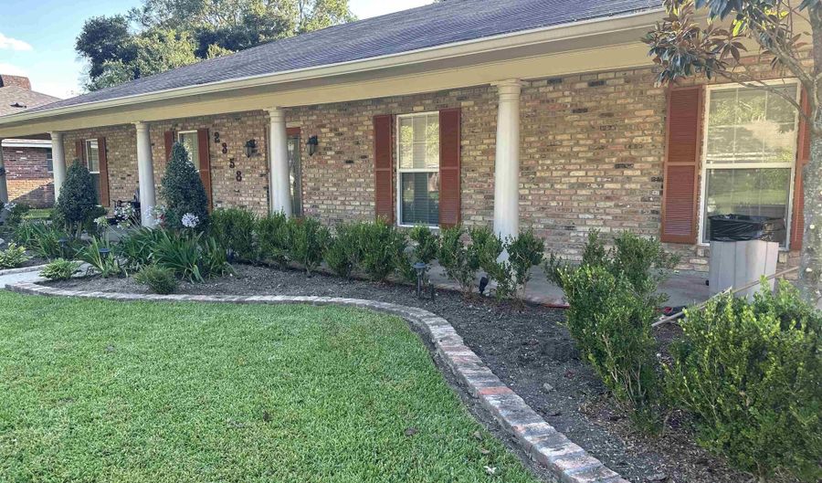 2358 W Highmeadow Ct, Baton Rouge, LA 70816 - 4 Beds, 2 Bath