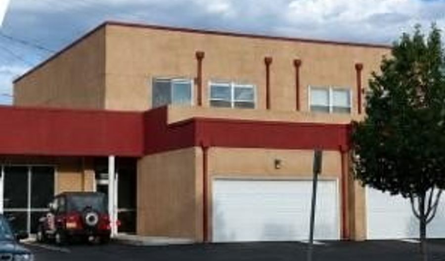 320 Adams St SE, Albuquerque, NM 87108 - 2 Beds, 3 Bath