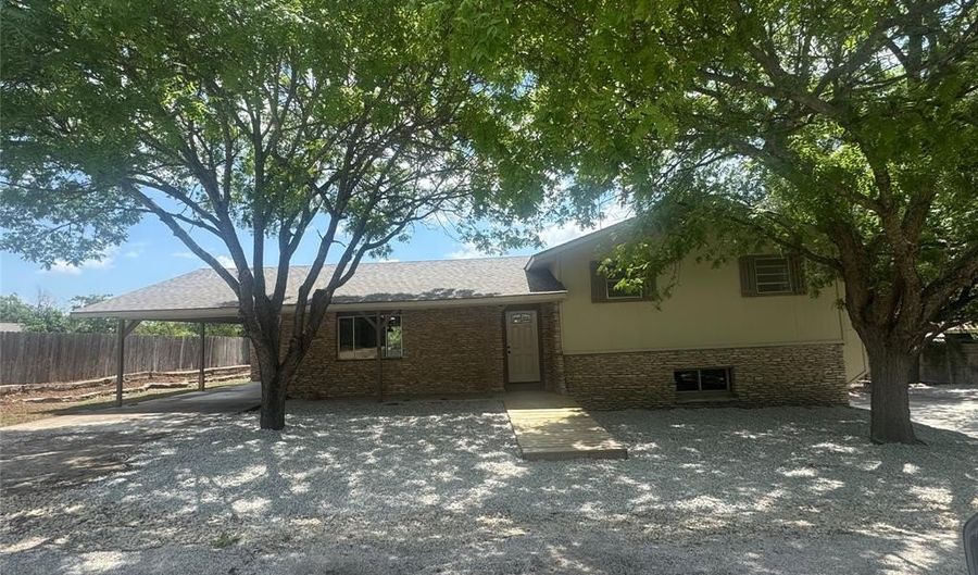 111 Lamar, Hico, TX 76457 - 4 Beds, 2 Bath