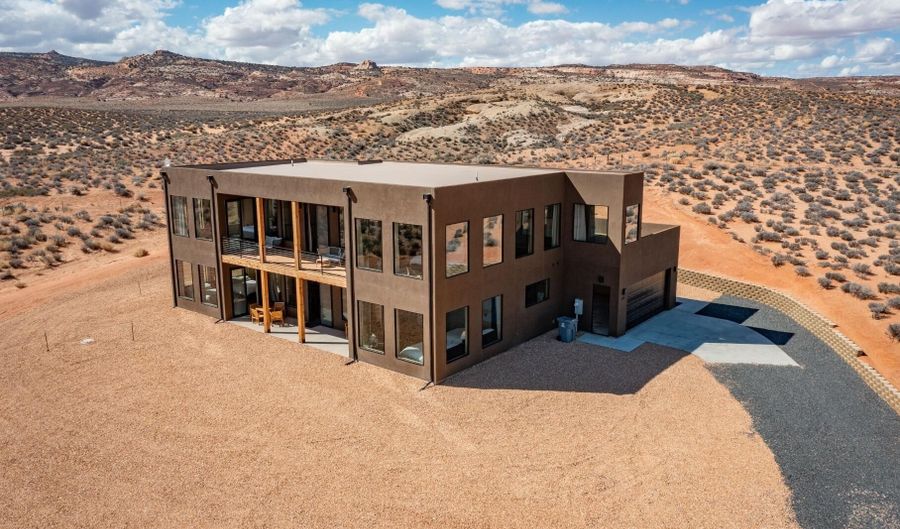 950 S Shelter Cove Dr, Big Water, UT 84741 - 4 Beds, 4 Bath