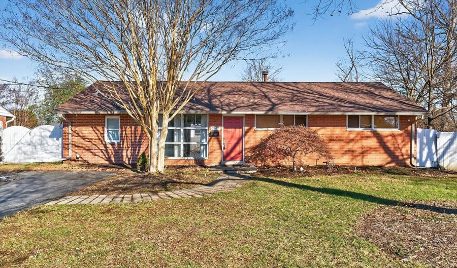 6307 COTTONWOOD Dr, Alexandria, VA 22310 - 3 Beds, 2 Bath