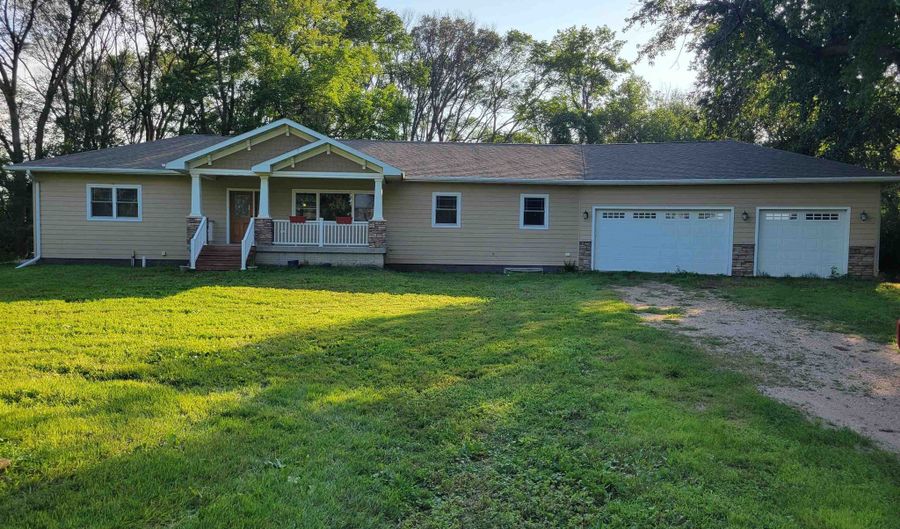 46975 309th St, Beresford, SD 57004 - 3 Beds, 2 Bath