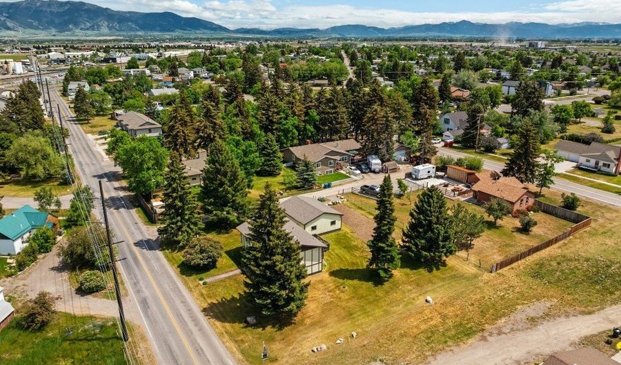 200 E Madison Ave, Belgrade, MT 59714 - 3 Beds, 2 Bath