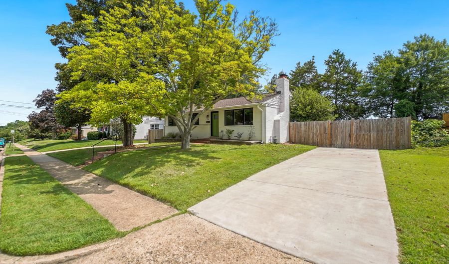 2123 N EARLEY St, Alexandria, VA 22302 - 5 Beds, 3 Bath